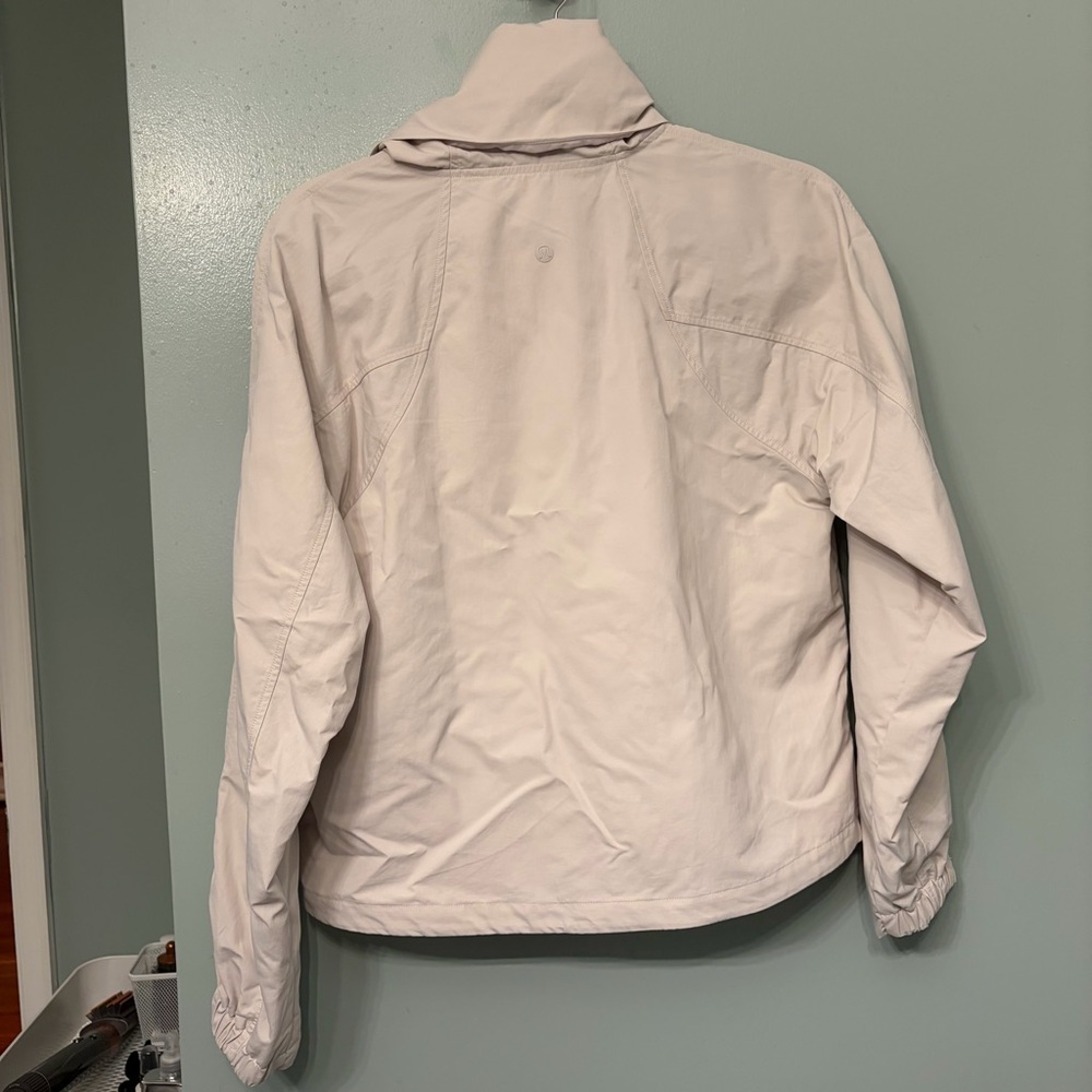 Lululemon Always Effortless Jacket in Dune - Picture 5 of 7